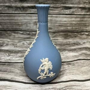 Vintage Wedgwood Cherub Vase
